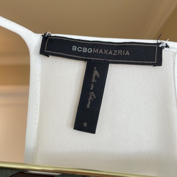 BCBGMAXAZRIA
Sayge Sleeveless Faux-Wrap Blouse, White Size Small - Picture 3 of 9